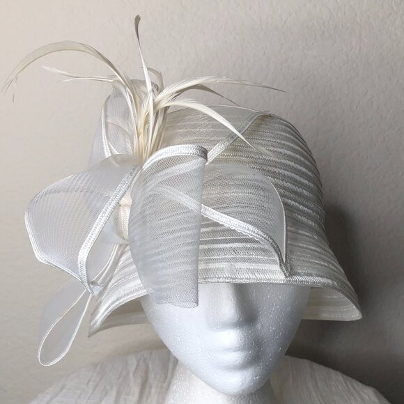 Lovely, Preowned White Cloche Hat by "August Accessories" - Picture 1 of 9